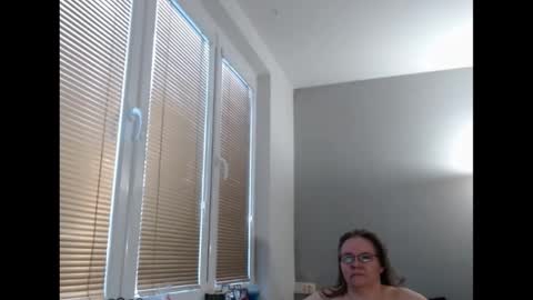 Snapshot of sweetboobs85h chatting on February 18, 3:21 pm Sweetboobs85h online show from February 18, 3:21 pm