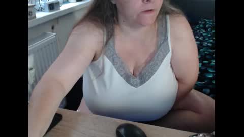 Snapshot of sweetboobs85h chatting on September 13, 8:03 am Sweetboobs85h online show from September 13, 8:03 am