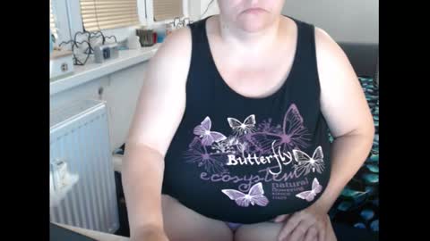 Snapshot of sweetboobs85h chatting on September 13, 8:08 pm Sweetboobs85h online show from September 13, 8:08 pm