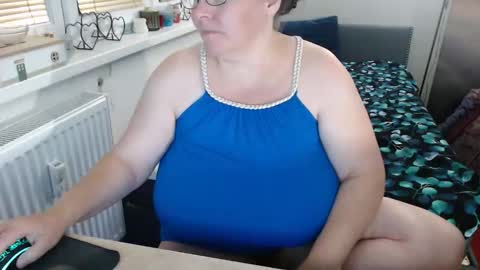 Snapshot of sweetboobs85h chatting on September 19, 7:25 pm Sweetboobs85h online show from September 19, 7:25 pm