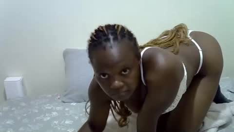 sweetbooty05 online show from April 5, 7:22 pm