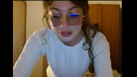 sweetcalm_ online show from March 22, 3:43 am