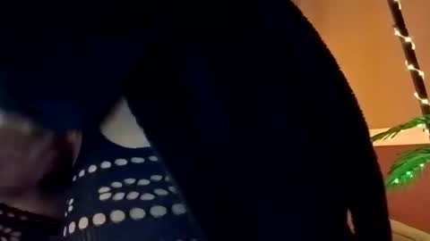 Snapshot of sweetcarimilla83 chatting on June 3, 7:22 am Jillian online show from June 3, 7:22 am