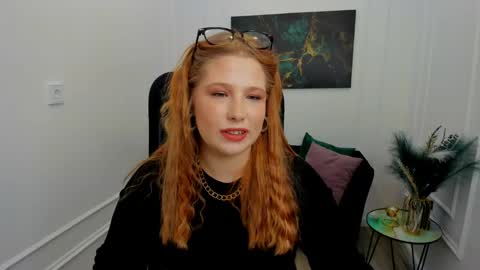 sweetdaylight online show from May 3, 7:20 pm
