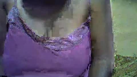 Snapshot of sweetdivah2 chatting on April 27, 5:16 am divinah online show from April 27, 5:16 am