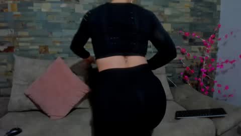 Snapshot of sweetfantasyy69 chatting on November 12, 9:36 pm sweef online show from November 12, 9:36 pm