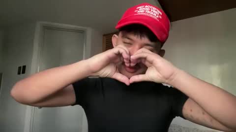 Snapshot of sweetguy102103 chatting on November 25, 5:40 am khrayan online show from November 25, 5:40 am