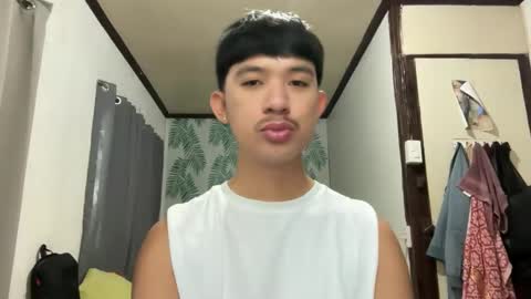 Snapshot of sweetguy102103 chatting on January 13, 12:16 am khrayan online show from January 13, 12:16 am