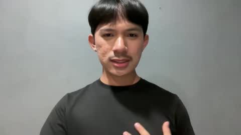 Snapshot of sweetguy102103 chatting on February 1, 3:21 pm khrayan online show from February 1, 3:21 pm