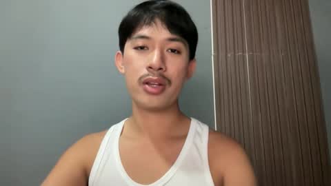 Snapshot of sweetguy102103 chatting on February 7, 4:38 am khrayan online show from February 7, 4:38 am