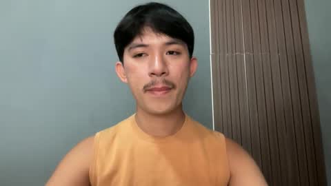 Snapshot of sweetguy102103 chatting on February 8, 4:16 am khrayan online show from February 8, 4:16 am