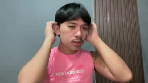 Snapshot of sweetguy102103 chatting on February 10, 6:28 am khrayan online show from February 10, 6:28 am