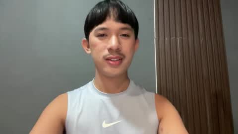 Snapshot of sweetguy102103 chatting on February 12, 10:54 am khrayan online show from February 12, 10:54 am