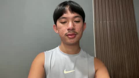 Snapshot of sweetguy102103 chatting on February 16, 7:59 am khrayan online show from February 16, 7:59 am