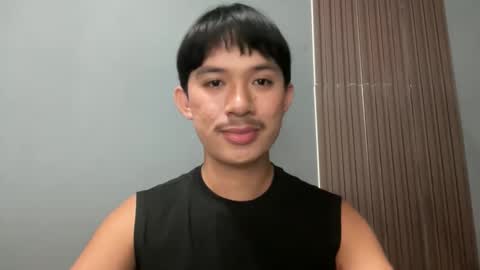 Snapshot of sweetguy102103 chatting on February 19, 4:52 am khrayan online show from February 19, 4:52 am