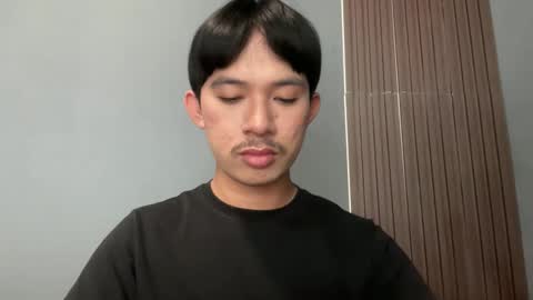 Snapshot of sweetguy102103 chatting on February 20, 2:30 am khrayan online show from February 20, 2:30 am