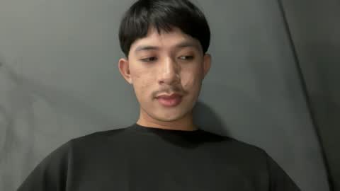 Snapshot of sweetguy102103 chatting on February 26, 7:40 am khrayan online show from February 26, 7:40 am