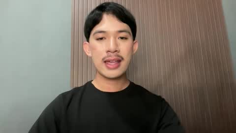 Snapshot of sweetguy102103 chatting on February 28, 1:39 am khrayan online show from February 28, 1:39 am