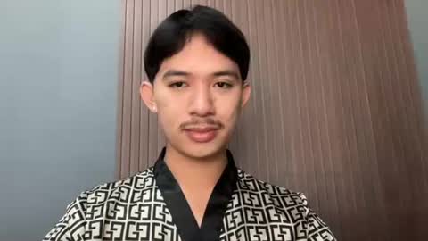 Snapshot of sweetguy102103 chatting on March 1, 2:02 am khrayan online show from March 1, 2:02 am