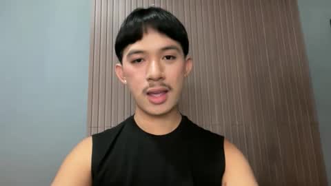 Snapshot of sweetguy102103 chatting on March 2, 6:03 am khrayan online show from March 2, 6:03 am