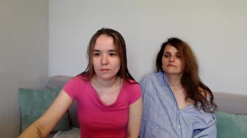 Snapshot of sweetharts69 chatting on June 7, 8:29 am Alina and Mia online show from June 7, 8:29 am