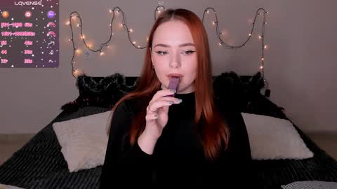 Snapshot of sweetie_candy_ chatting on December 21, 3:42 pm Hannah online show from December 21, 3:42 pm