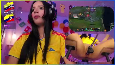 Snapshot of sweetie_cloe chatting on June 23, 2:26 pm sweetie_cloe online show from June 23, 2:26 pm