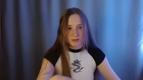 Snapshot of sweetie_lover chatting on August 6, 9:17 pm Annie online show from August 6, 9:17 pm