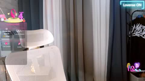 sweetiefox1 online show from March 13, 2:18 am