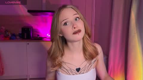 sweetie Lisa3 online show from March 27, 6:29 pm