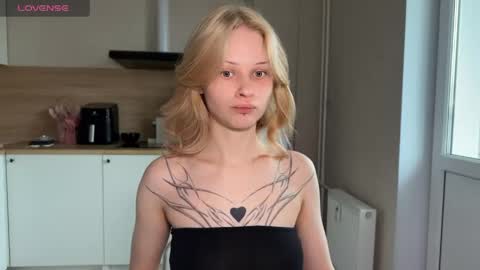 sweetie Lisa3 online show from June 1, 4:03 am