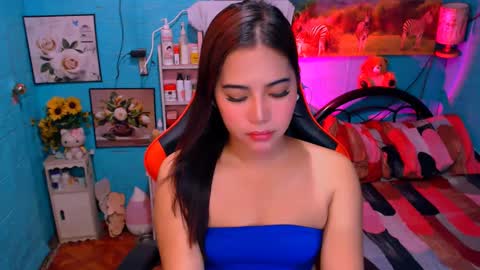 Nicole online show from December 12, 8:10 pm