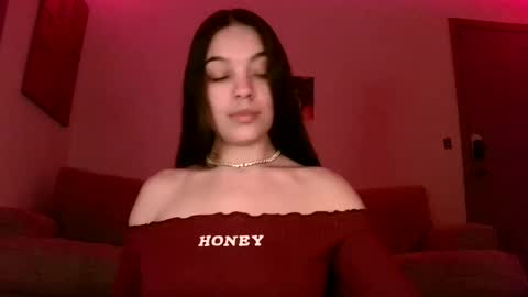 Snapshot of sweetieslikebutter chatting on March 4, 9:43 pm Blu Sweets online show from March 4, 9:43 pm