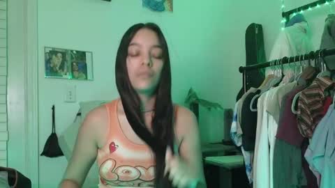 Snapshot of sweetieslikebutter chatting on September 16, 5:19 am Blu Sweets online show from September 16, 5:19 am