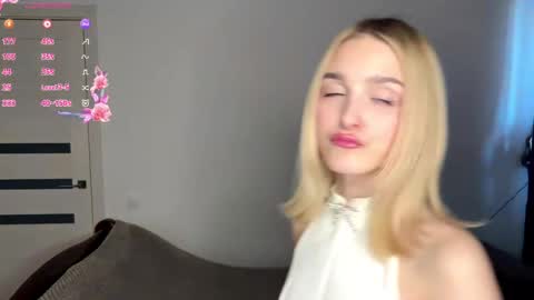 sweetilun online show from April 15, 1:18 pm