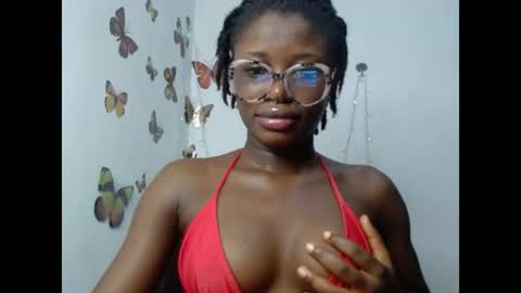 Snapshot of sweetjuicyclit chatting on July 1, 11:37 pm zuri online show from July 1, 11:37 pm