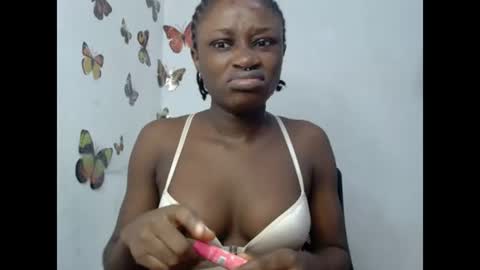 Snapshot of sweetjuicyclit chatting on July 15, 11:59 am zuri online show from July 15, 11:59 am