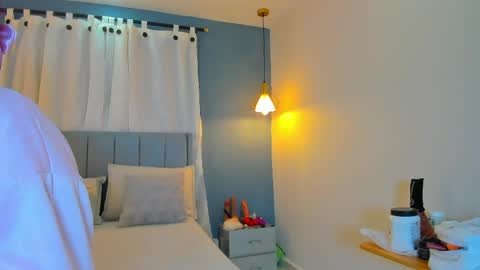 Isabel online show from April 15, 11:28 am