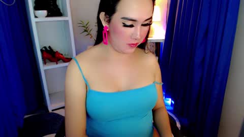 Snapshot of sweetladyapril chatting on February 23, 11:47 pm dessiree online show from February 23, 11:47 pm