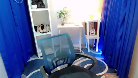 dessiree online show from January 12, 2:06 am