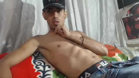 Snapshot of sweetlatinakim chatting on March 8, 11:05 am Camilo online show from March 8, 11:05 am