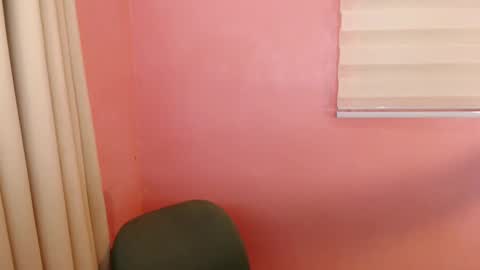 Snapshot of sweetleah_1998 chatting on January 28, 7:32 pm Leah online show from January 28, 7:32 pm