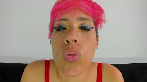 Snapshot of sweetlesbianseduction chatting on May 31, 1:07 pm Azulandvioleta online show from May 31, 1:07 pm