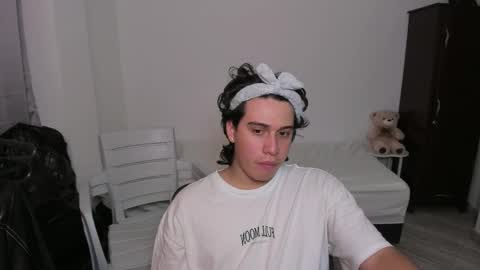 Lian online show from December 17, 6:47 pm