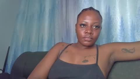 Snapshot of sweetlunaah chatting on December 14, 8:52 am Lunah online show from December 14, 8:52 am