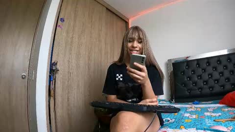 Snapshot of sweetmagic6 chatting on November 30, 3:27 pm sweetmagic6 online show from November 30, 3:27 pm