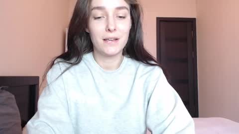 Mia online show from April 4, 11:08 am