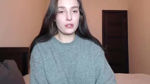 Mia online show from April 14, 6:14 pm