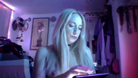 Snapshot of sweetmkb chatting on June 1, 12:18 pm Aria online show from June 1, 12:18 pm
