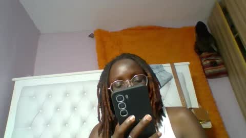 Novah girlie online show from June 4, 5:30 pm